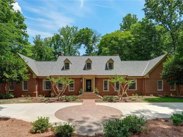 2706 Lake Forest Dr, Greensboro, NC 27408