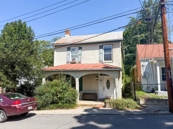 110 Henry St, Lexington, VA 24450