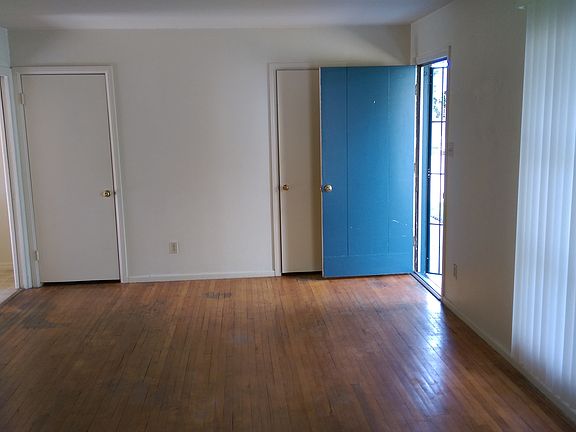 4th image of 140 S Steckel Dr