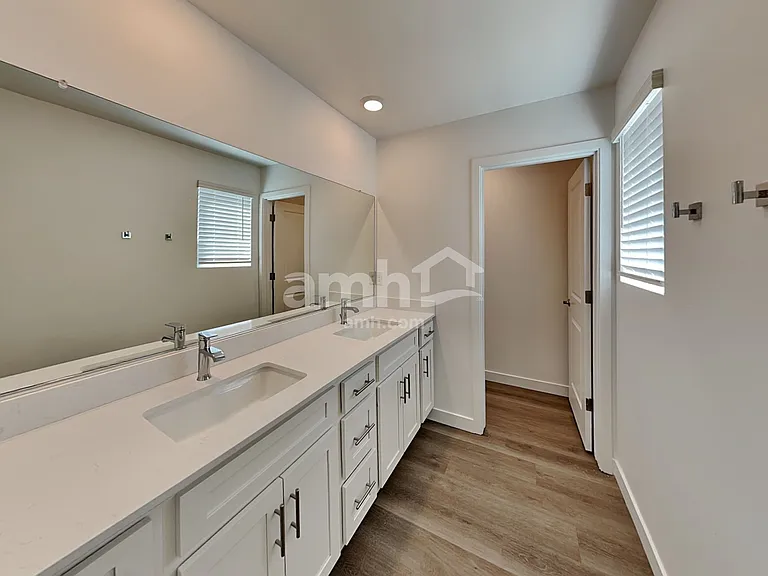 6294 W Calle Bilboa — Photo 11