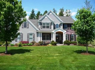8 Fairview Ln, Mechanicville, NY 12118