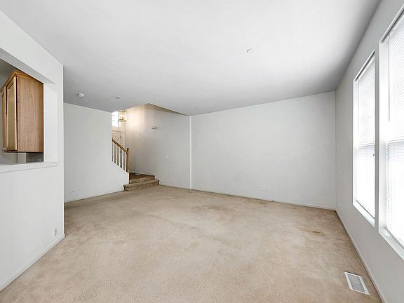 3rd image of 1417 Yellowstone Dr