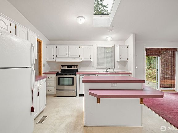 4th image of 20481 Stephen Drive NE