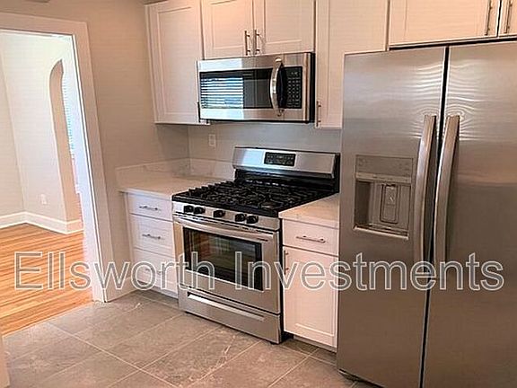 4th image of 1631 Brookes Ave