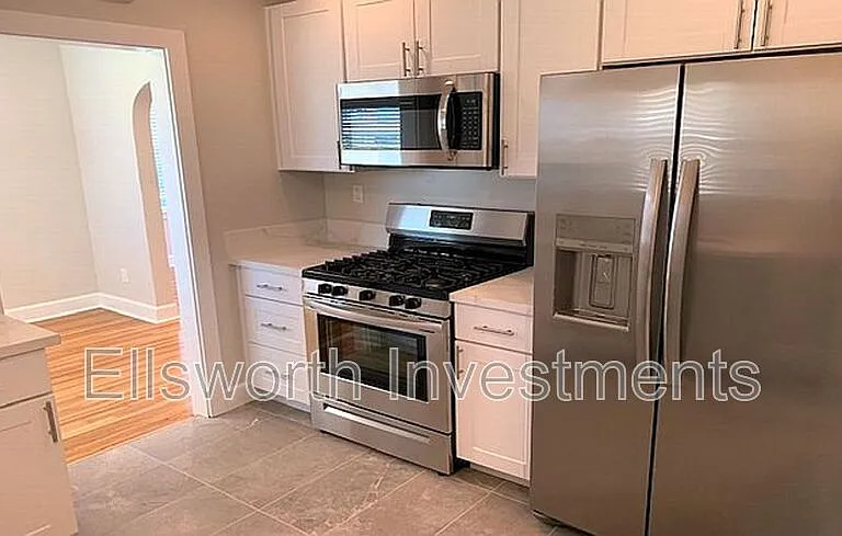 1631 Brookes Ave — Photo 4