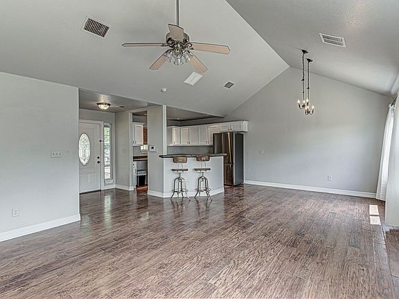 4th image of 724 Cypress LN