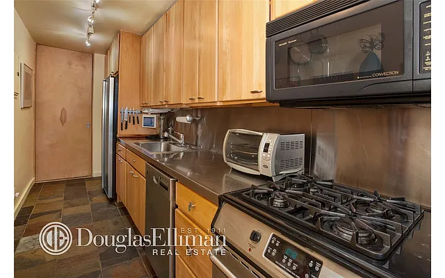 Rented by Douglas Elliman | media 8