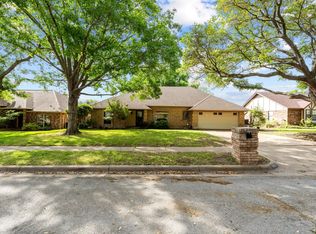 10161 Stoneleigh Dr, Benbrook, TX 76126
