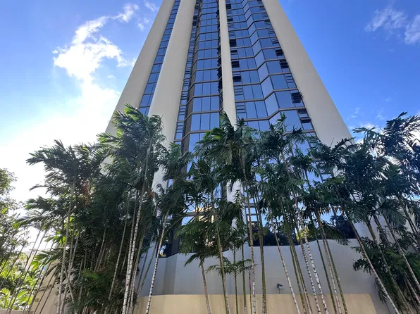 930 Kaheka St, Honolulu, HI