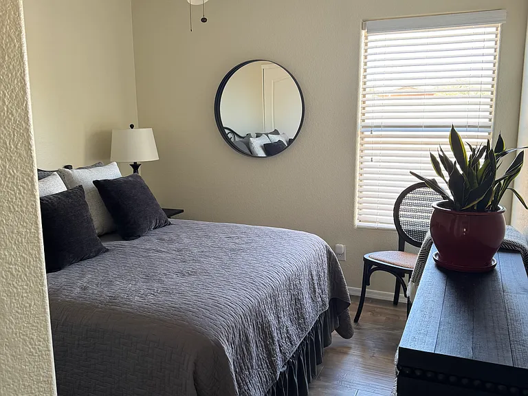 1635 E Oakland St — Photo 9