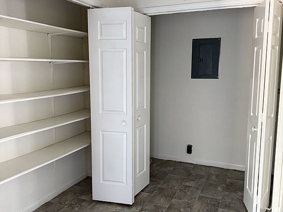 3rd image of 111 Hunter Ct