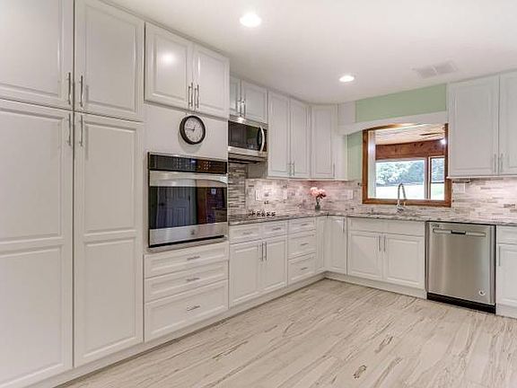2nd image of 613 Casey Pl