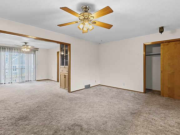 4th image of 502 E 10th St