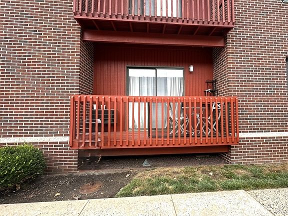 2nd image of 666 Mill St BLDG 43 #C4