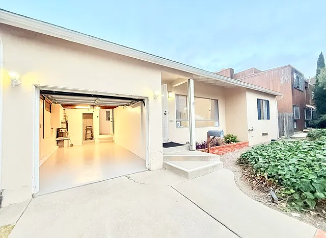2219 Denver St — Photo 16