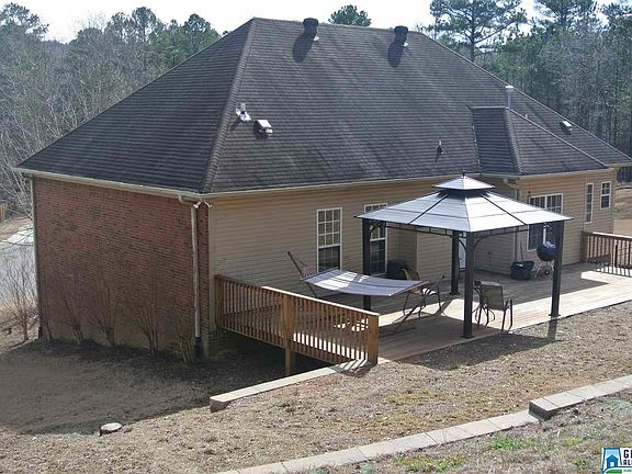 3rd image of 61 Woodbury Dr