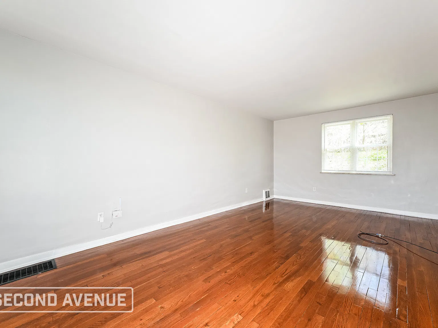 3 bed, 1.5 bath, 1268 sqft, $1,619 — Photo 3