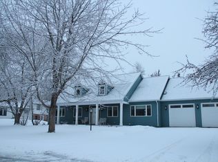 233 Souris Dr, Minot, ND 58701