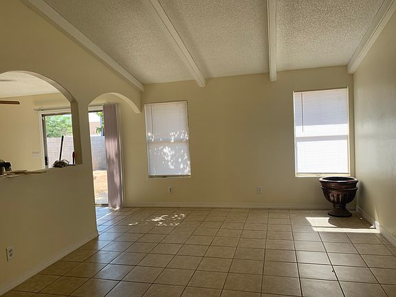 Spacious family room 