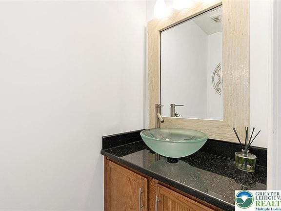 4th image of 3242 Oakland Square Dr