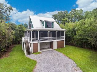 820 Pinckney St, Mc Clellanville, SC 29458