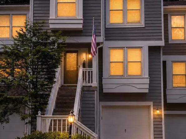 1432 Newport Spring Ct, Reston, VA 20194