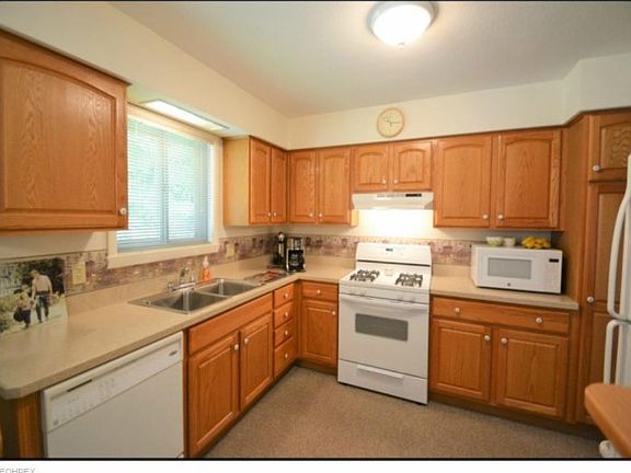 5th image of 9090 Broadledge Rd