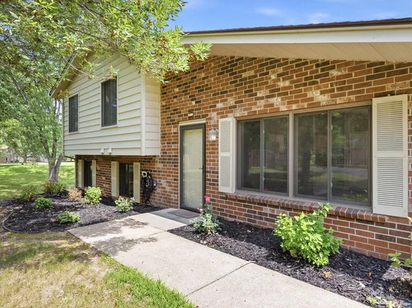 9712 Cimarron Cir, Minnetonka, MN 55305