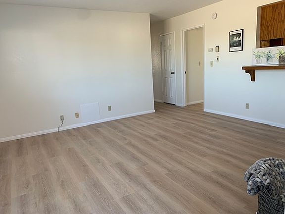 4th image of 912 Alene Ave APT A