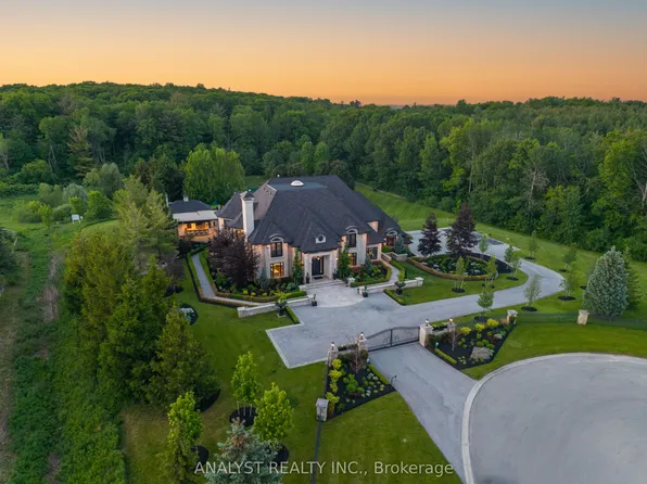 76 Scotch Valley Dr, King, ON L7B 1L9