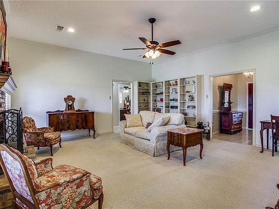 4th image of 1027 Huntington Dr