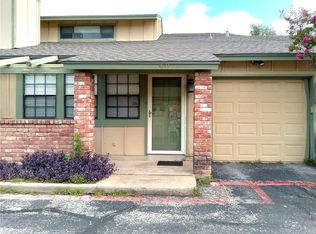 910 E Meadowmere Ln S, Austin, TX 78758