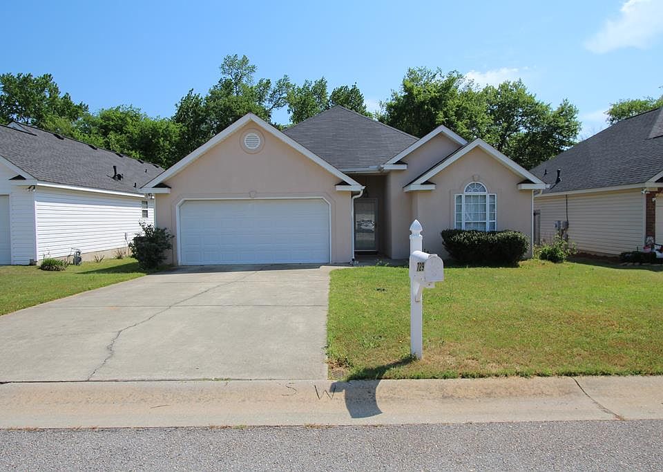 1st image of 729 Bradford Ln