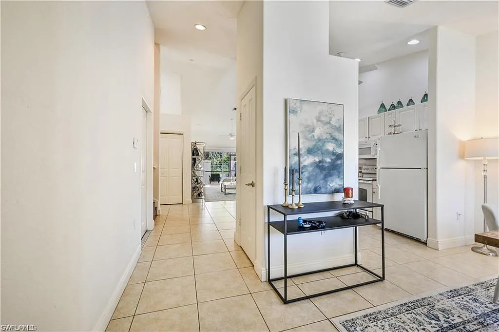 2 bed, 2.5 bath, 1407 sqft, $2,200 — Photo 2