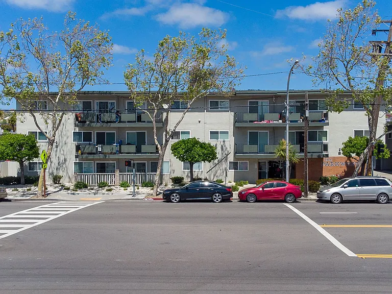 PARKWEST APARTMENTS — Photo 39