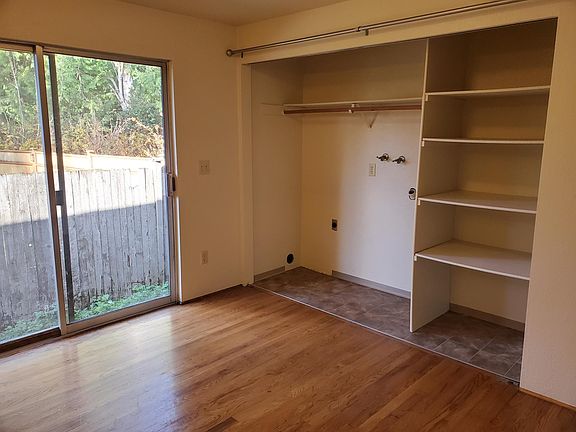 Dining area. washer dryer hookups