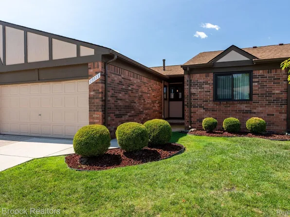 29573 Red Oak Dr, Warren, MI 48092
