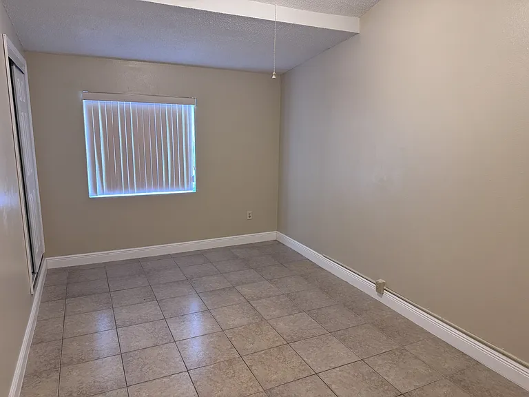 613 Carol Terracemain — Photo 4