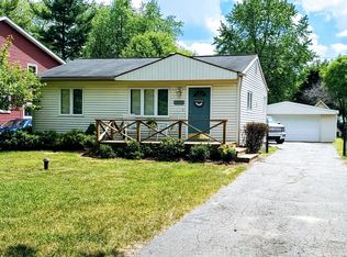 5198 Drayton Rd, Clarkston, MI 48346