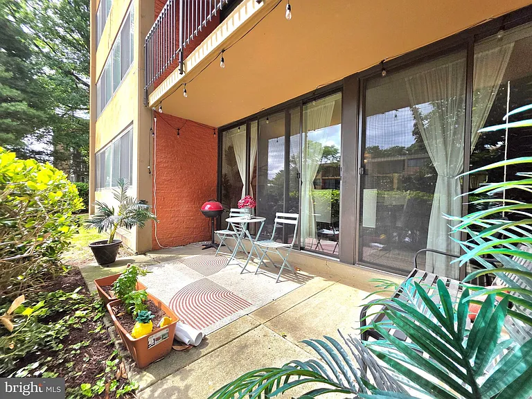 16 S Van Dorn St #101 — Photo 20