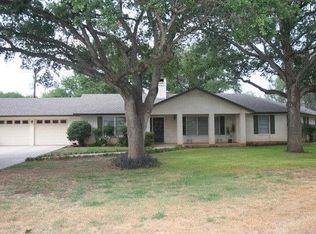 1604 Hospital Blvd, Floresville, TX 78114