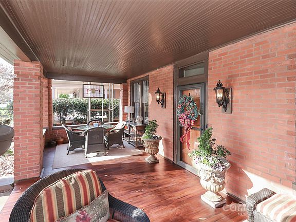 5th image of 545 Davie Ave