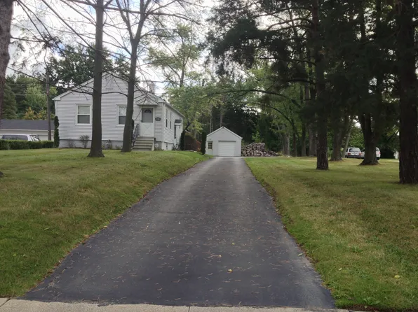 5675 Bartlett Rd, Bedford Heights, OH 44146