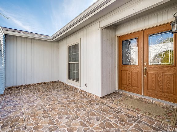 4th image of 946 Hayloft Ln