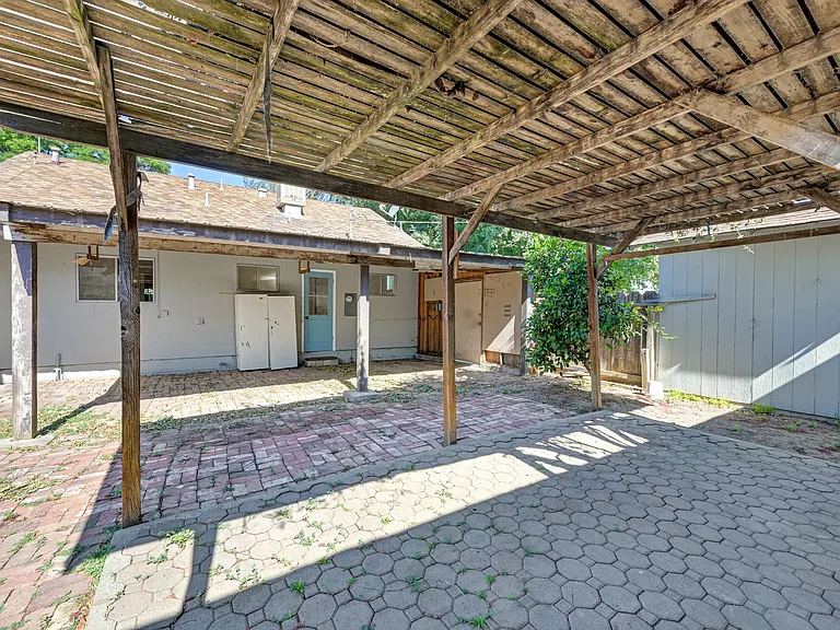 448 N Butte St — Photo 22