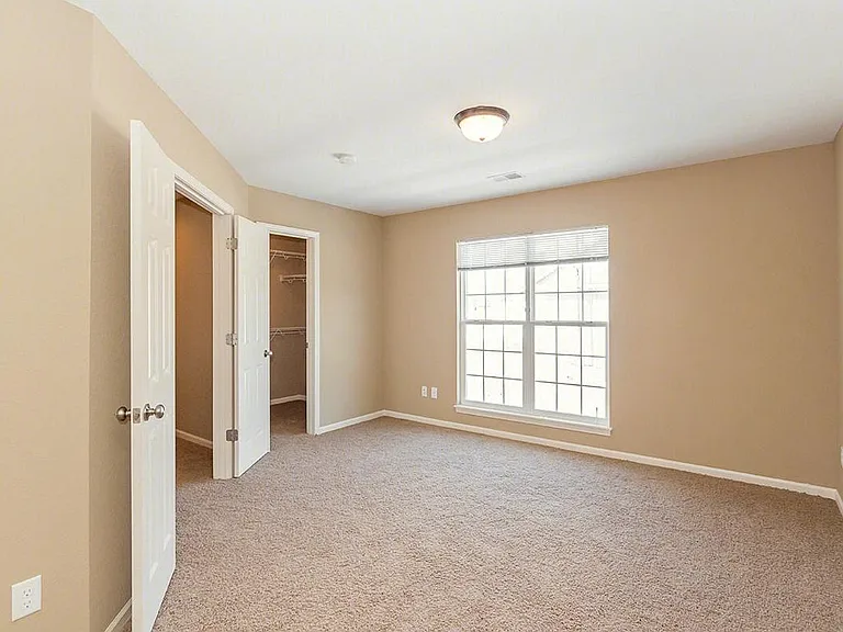 Parkway Oaks Townhomes and Duplexes — Photo 22