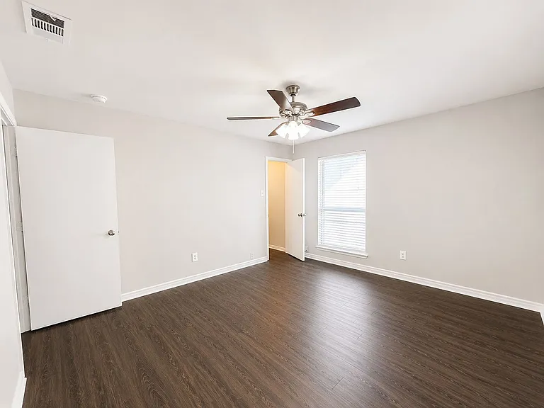 7716-7718 Sable Ln — Photo 9