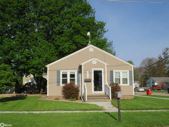 206 6th St SW, Hampton, IA 50441