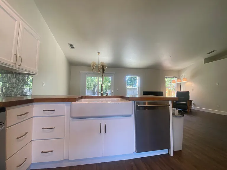 Stone Creek Dr — Photo 21