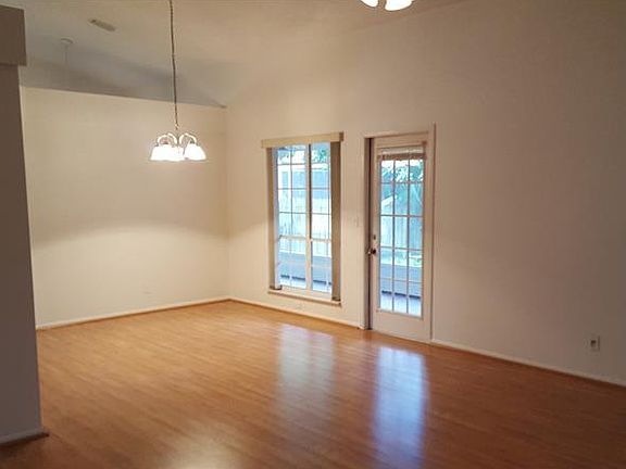 3rd image of 1091 Rolling Oaks Ave